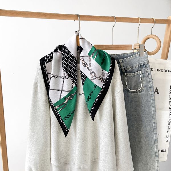 Green lettered silk scarf with floral pattern, zigzag design, cotton fabric, retro and fashionable, high-end, small square scarf