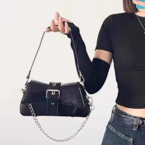 Chaopai Personalized Spicy Girl Small New niche design Chain One Shoulder Medieval Underarm Stick Bag