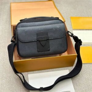 Mens Bag Shoulder Designer Leather Crossbody Classic Bags Paris Design High Quality Emed Pattern Solid Lock