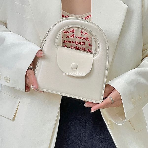 Women's new trendy and casual handbag with a trendy and trendy handle chain small square bag single shoulder bag high-end feeling simple crossbody bag