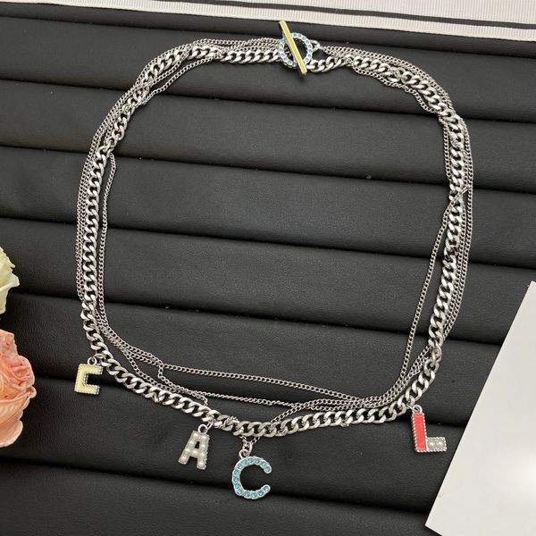 Lady designs necklaces, letter pendants, from Europe and the United States. Fashionable for daily wear. Hip-hop style. Casual.