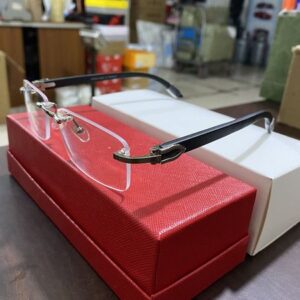 Silver Designer Sunglasses For Women and Mens Summer style Anti-Ultraviolet Buffalo Horn Glasses Retro Plate Plank Rectangle Frameless Fashion Eyeglasses With Box