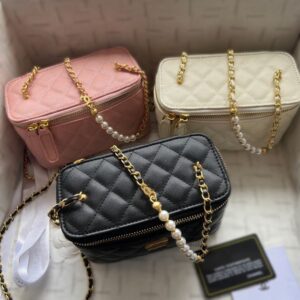 Shoulder Bags Designers Woman Cross Body Bag Half Moon Makeup Bag High Quality Genuine Leather Cowhide Gold Pearl Chain Lady Luxury Handbag Designer Crossbody Bag