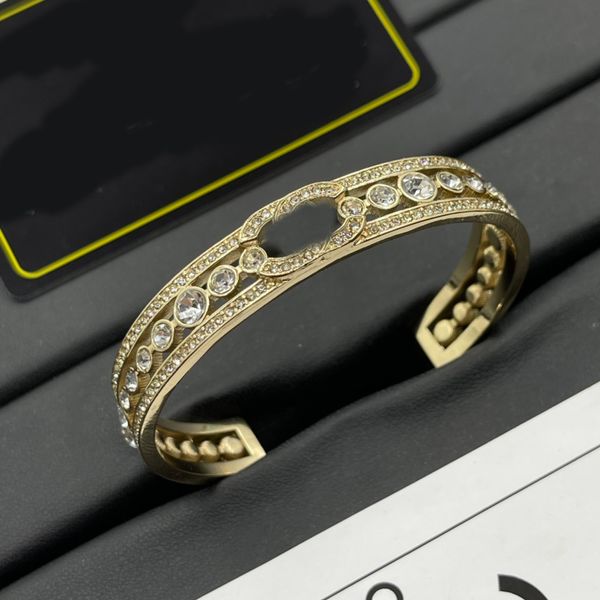 Luxury Bracelet Designer Classic Bracelet Designer for Women Cuff Bangle Stainless Steel Designer Cuff Jewelry Party Gift