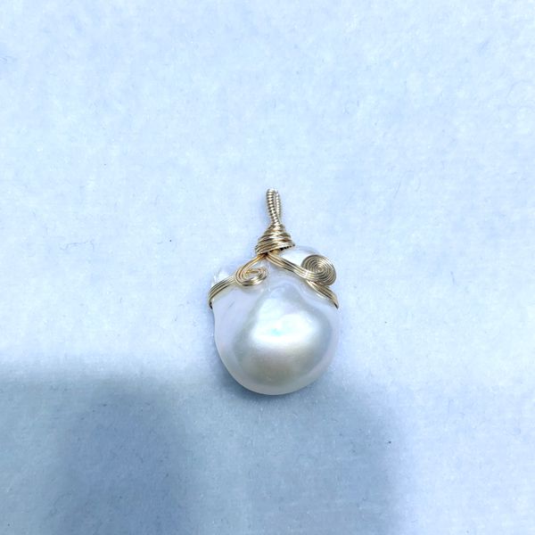 Luxurious Baroque Style Pearl Earrings & Charm Necklace Set for Special Occasions