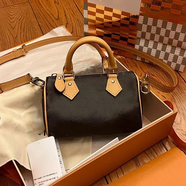 Designer shoulder bag luxury women's handbag fashionable and luxurious designer style top-tier crossbody bag mini soft cowhide women's handbag