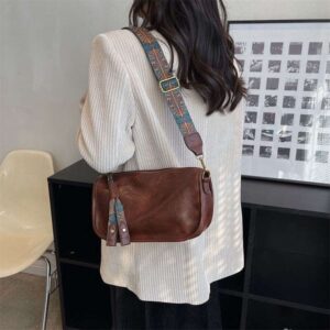 fast shipping Women's 2025 New Fashionable Versatile Casual Western Style Wide Strap Single Shoulder Girls' Crossbody Bag, Trendy