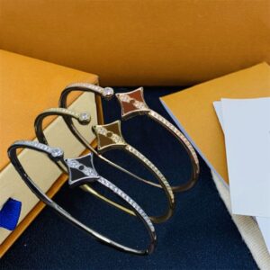 Luxury Bracelet Designer Jewelry Fashion Womens Chain Elegant Wedding Bracelets Stone Flower Design Titanium Top Quality Jewelrys Gift