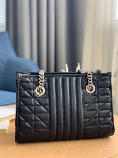 Bestselling Men Designer Duffle Bags Genuine Leather Luggage Women Nylon Travel Bag Canvas Tote Large Capacity Boarding bag with Shoulder Strap Oversize 42cm