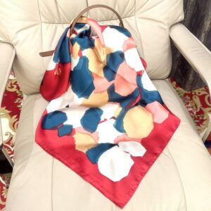 Chic Ladies' Small Satin Scalloped Edge Handkerchief Scarf Versatile Fashion Accessory for Any Occasion