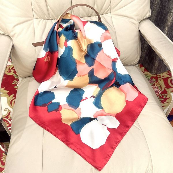 Chic Ladies' Small Satin Scalloped Edge Handkerchief Scarf Versatile Fashion Accessory for Any Occasion