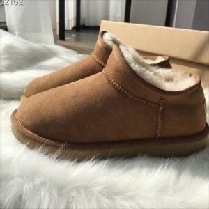 2024 Hot AUS classical Short Miniwomen snow boots keep warm boot man womens Plush casual warm boots Sheepskin Suede shoes chestnut grey Free transshipment