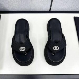 2025 designer sandals new thick sole flip flops for women fashionable trendy non slip r color matching sole pure black shoelaces flat sandals