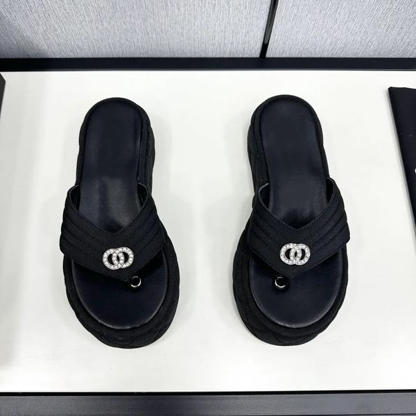 2025 designer sandals new thick sole flip flops for women fashionable trendy non slip r color matching sole pure black shoelaces flat sandals