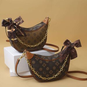 High end, light luxury letter printed women's versatile, casual, underarm pea bag, fashionable chain shoulder crossbody bag