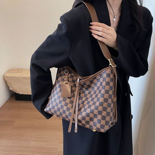 Explosive vintage print large capacity shoulder all-in-one casual crossbody women's bag trend0000