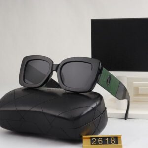 Designer Sunglasses Polarizing Sunglasses Women Small Frame Trendy Men Gift Beachs Sunshade and UV Protections Glassess with 4 Colors