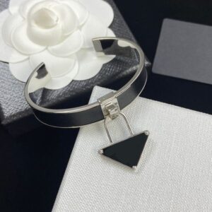 Classsic Designer Bracelet Bangle Letter Black Bangle Charm Bracelets Woman Bangle 18k Gold Plated Fashion Luxury Jewelry Wedding with Box Gifts