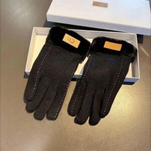 Winter and autumn rabbit fur and wool gloves Original quality Filled with padding inside Classic timeless style Comes with a box All sizes are standard