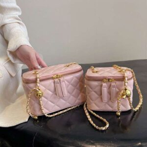 Elegant Women's Small Textured Crossbody Bag with Diamond Pattern Chain Strap Trendy Summer 2024 Hand-Carried Bucket Purse