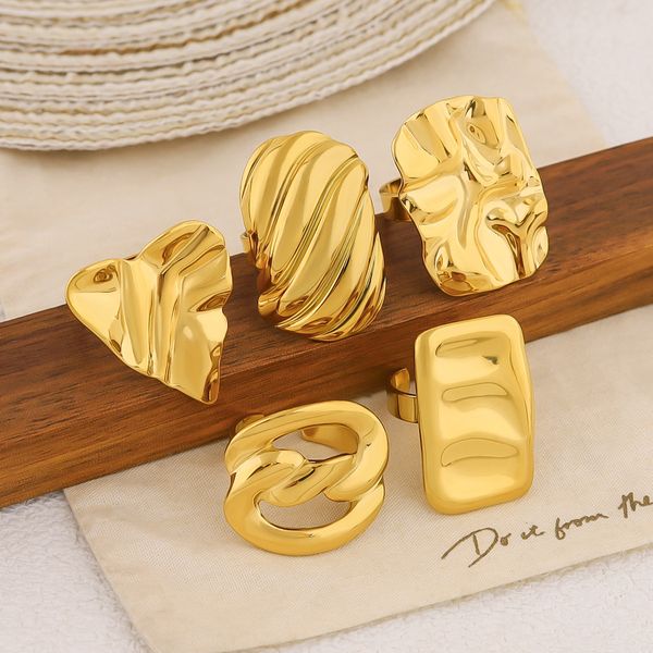 Sophisticated 18-Karat Yellow Gold Plate Hollow Ear Cuff Decorations Featuring Classic Shapes