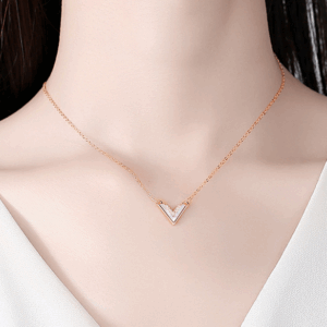 S925 pure silver letter necklace with diamonds – simple and fashionable, elegant collar chain