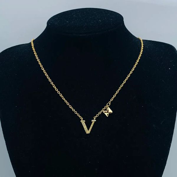 Designer Necklace for Women Elegant Charm Necklace Wedding Diamond Silver Gold Plated Jewellery