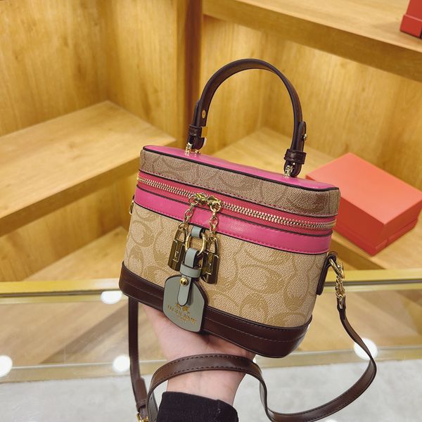 Designer free shipping 2025 new fashion box premium texture printed shoulder crossbody bag for womens