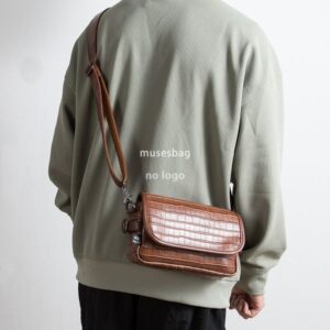 New men's casual shoulder bag crocodile print fashion trend small body bag soft leather clamshell mobile phone bag crossbody bag for men