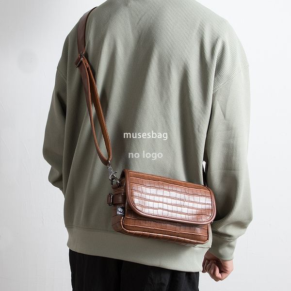 New men's casual shoulder bag crocodile print fashion trend small body bag soft leather clamshell mobile phone bag crossbody bag for men