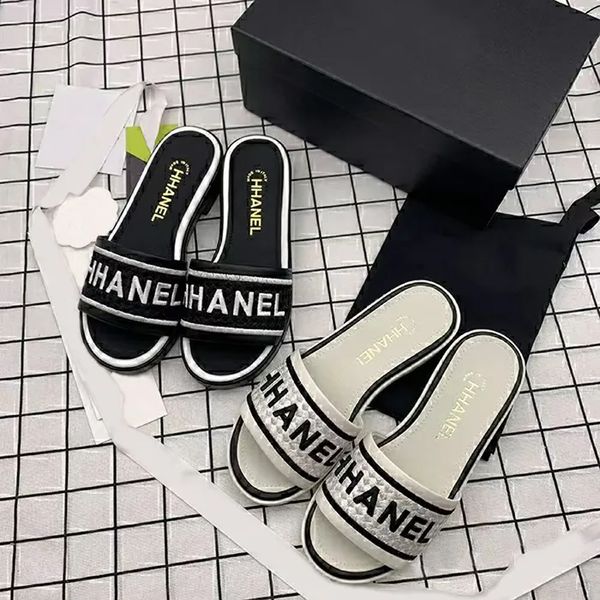 Designer sandals new thick sole flip flops for women fashionable trendy non slip comfortable to wear color matching sole pure black shoelaces flat sandals 110