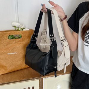 Trendy, fashionable cool and attractive girl's niche design with leather zipper one shoulder portable underarm bag retro European and American new bag