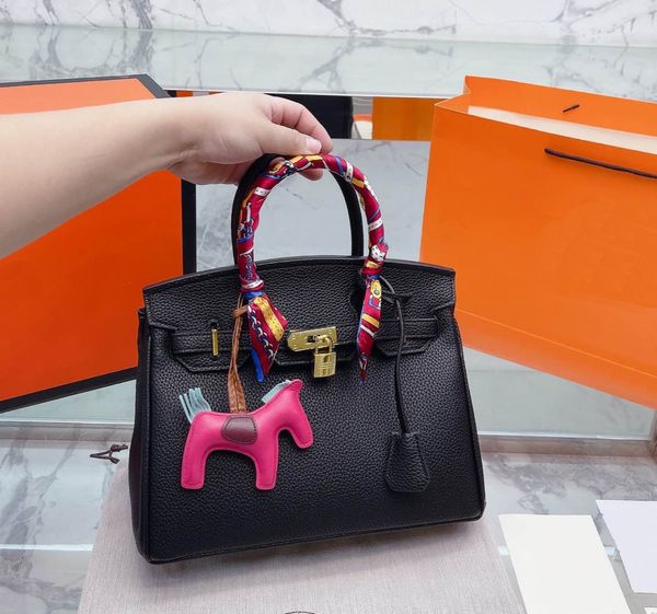 Handbag Womens designer bags Fashion totes 7A Top class women shopping shoulder handbags temperament Classic silk scarf pendant three piece set