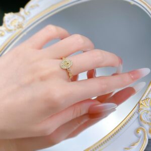 Elegant S925 Sterling Silver Gold-Plated Oval Fleur-de-Lis Ring – Luxury Italian Craftsmanship