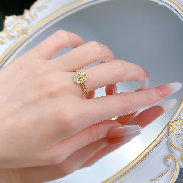 Elegant S925 Sterling Silver Gold-Plated Oval Fleur-de-Lis Ring - Luxury Italian Craftsmanship