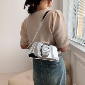 Fashionable and trendy niche design portable patent leather silver sweet and cool spicy girl style bag new niche design pink locomotive underarm bag