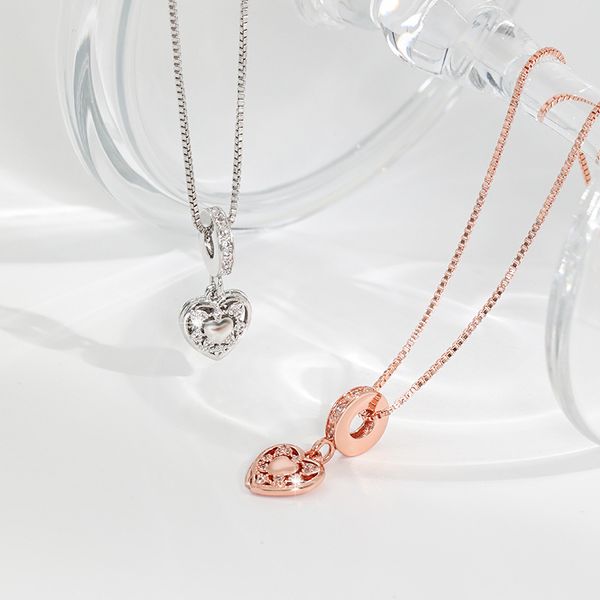 18K Gold Couple Heart Pendant | Rose Gold Diamond-Encrusted Hollow Star Necklace | Luxury European & American Style