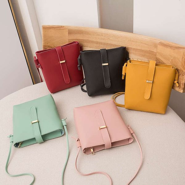 Bucket 2023 spring new product, women's shoulder mobile phone makeup crossbody bag, simple casual small bag