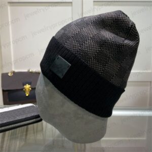 Classic Men's Knitted Hat Designer Women's Beanie Cap Winter Warm Wool Hats 6 Color Options