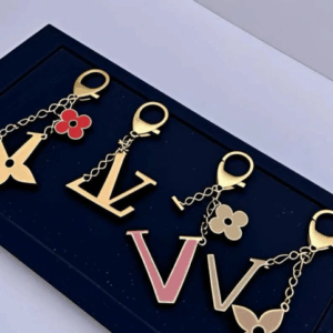 Y83 2025 Handmade designer keychains Fashion luxurys Key designers Buckle lovers Car Keychain Keychains Men Women Bag Pendant Accessories brand