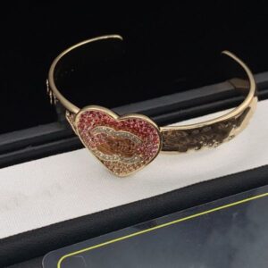 Luxury couple, high-end and stylish men's and women's stainless steel bracelets, preferred for parties and travel 0001