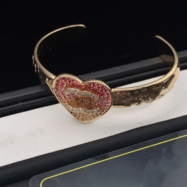 Luxury couple, high-end and stylish men's and women's stainless steel bracelets, preferred for parties and travel 0001