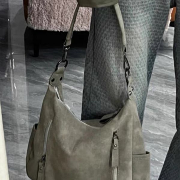 A niche design for autumn and winter new high-capacity bags for women's versatile retro frosted crossbody bags with a textured one shoulder commuting tote bag