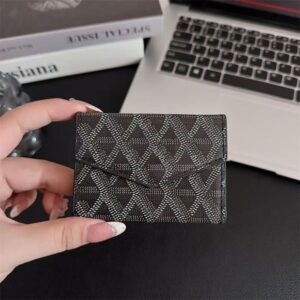 Designer keychain for womens headphone case mini bags leather keyring keychain bag charm stylish keychain hangings leather keychain01