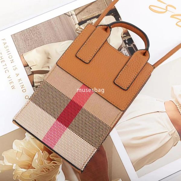 European and American retro fashion niche design, personalized and creative leather plaid single shoulder crossbody large screen mobile phone bag for women