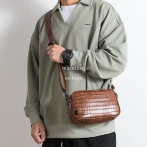 Fashion brand soft leather shoulder bag crocodile print Europe and the United States casual small body bag men's personality summer mobile phone bag square bag