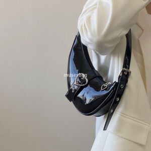High quality new crescent underarm bag single shoulder hand-held love patent leather high-end and trendy versatile solid color zippered women bag