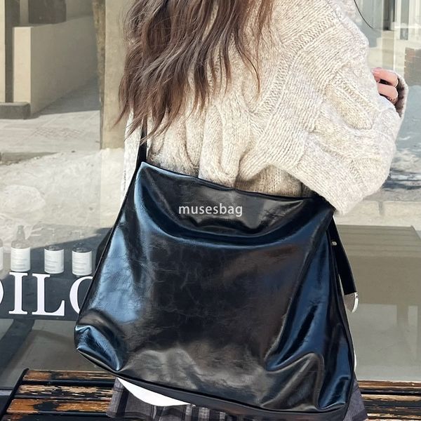 New Fashion Trend Daily Matching Black Soft Leather Large Capacity Commuter Casual Tote Bag Women's Bag Korean Fashion One Shoulder Crossbody Bag
