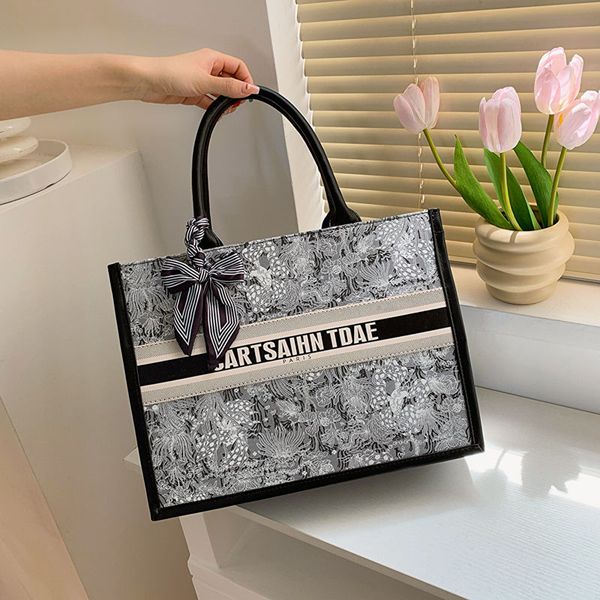 Designer Bag Saddle Bag Fashionable Crossbody Ladies Fashion Mini Bags 2025 new designer Shoulder tote Bag New Casual Handbag mini tote bag 112