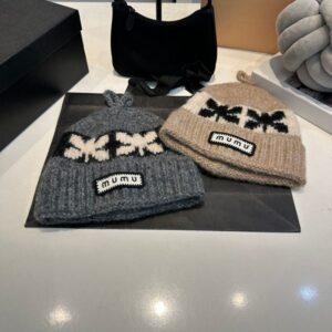 Designer Knitted Casual Hat Male And Female Letter Beanies Winter Outdoor Fashions Warm Striped Patchwork Hat Winter 2 Colors to Choose from